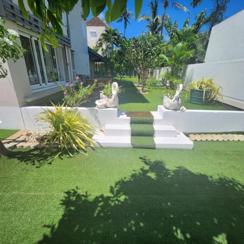Taman di luar F2 meublé 50 m2 avec jardin 100 m2