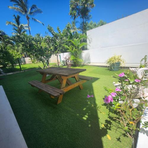 Taman di luar F2 meublé 50 m2 avec jardin 100 m2