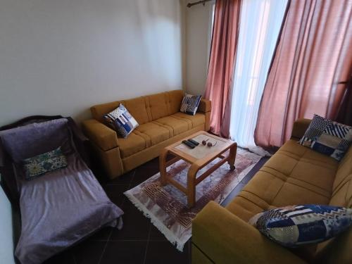 Zona de estar de Porto Matrouh Chalet شاليه بورتو مطروح