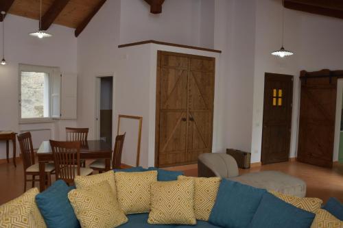 a living room with a blue couch and a table at Allegra suite in Valle dellʼAngelo