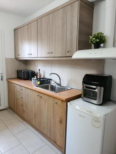 Fotografie z fotogalerie ubytování Cozy apartment near the center v destinaci Néa Alikarnassós