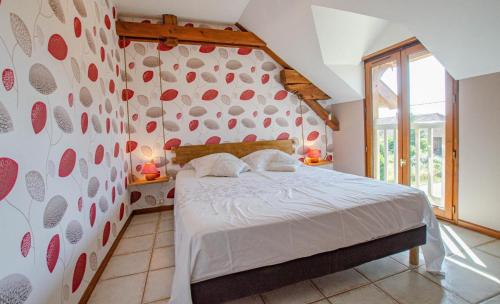 a bedroom with a bed with a wall of hearts at Les grand' vignes in Laines-aux-Bois