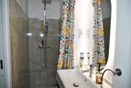 Vannituba majutusasutuses Villa Giulia Resort with private pool and stunning sea views