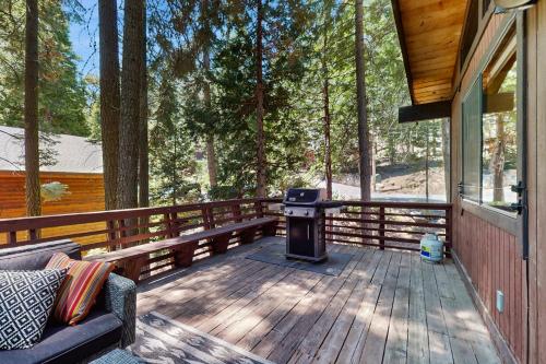 a grill on the deck of a cabin at Simplon Pass Escape in Homewood