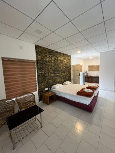 Katil atau katil-katil dalam bilik di Sahyadri Health Resorts by Cat homes