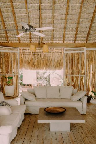 a living room with a couch and a table at Buena Vida Macao 7 habitaciones in Salado