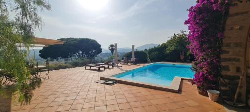 Sea view private pool large shaded garden