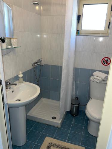 Ein Badezimmer in der Unterkunft Helios Rooms