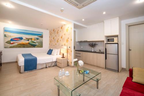 Η κουζίνα ή μικρή κουζίνα στο Phu My Hung - Saigon South Serviced Apartments 1 - Near Vivo City Mall
