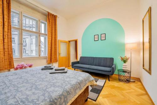 Postel nebo postele na pokoji v ubytování Lumi Retreat Prague