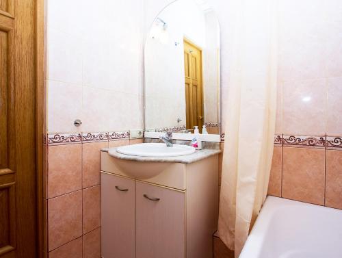 a bathroom with a sink and a mirror at ApartLux Park Pobedy 2 in Moscow