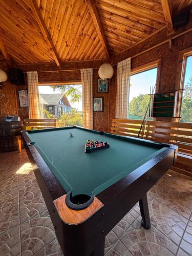 a pool table in the middle of a room at Cabañas Vista Volcanes del Sur in Llanquihue