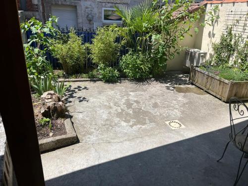 Κήπος έξω από το La Cabane