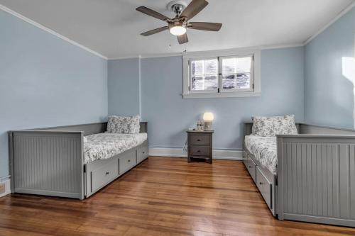 a bedroom with two beds and a ceiling fan at Spacious Niagara Falls Air Conditioning Parking Steam Shower in Niagara Falls