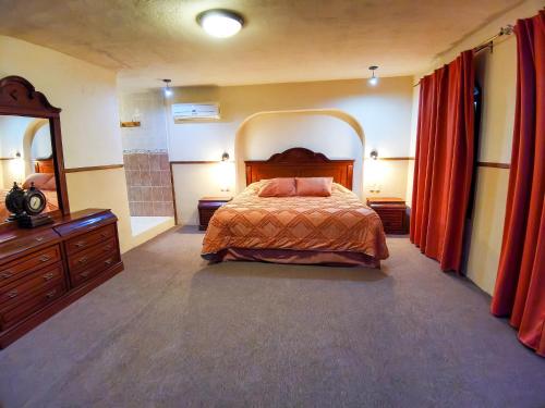 Ένα ή περισσότερα κρεβάτια σε δωμάτιο στο Hotel El Nogalito