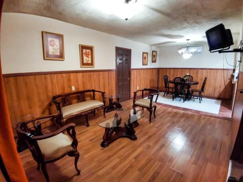 Χώρος καθιστικού στο Hotel El Nogalito