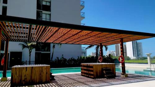a pavilion with a pool in a building at Apartamento nuevo con vista al mar, Santa Marta in Santa Marta