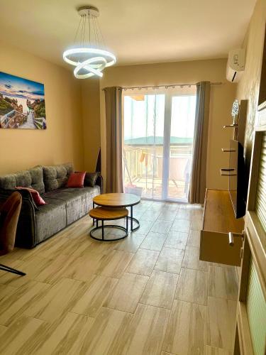 Televisyen dan/atau pusat hiburan di Sunny Hills Apartment