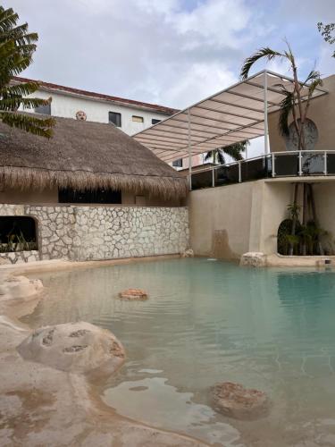 Bazén v ubytování Hotel Xbalamqué & Spa Cancún Centro nebo v jeho okolí