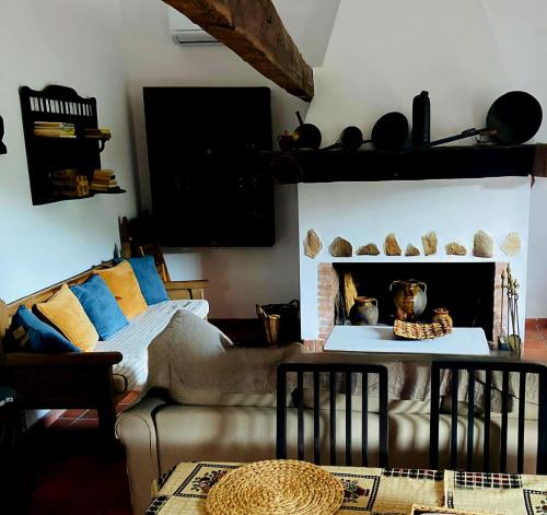 a living room with a couch and a fireplace at La Casa de Cadia 2 in El Real de San Vicente