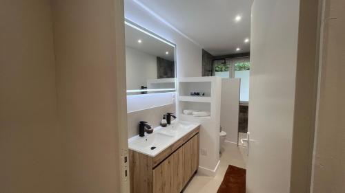 Koupelna v ubytování Maison élégante & jardin privé