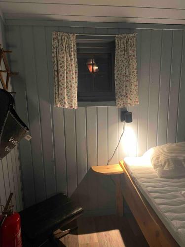 Letto o letti in una camera di Cabin in Oppstryn