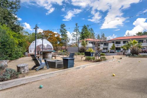 The Sandman Santa Rosa Sonoma, an Ascend Collection Hotelにある庭