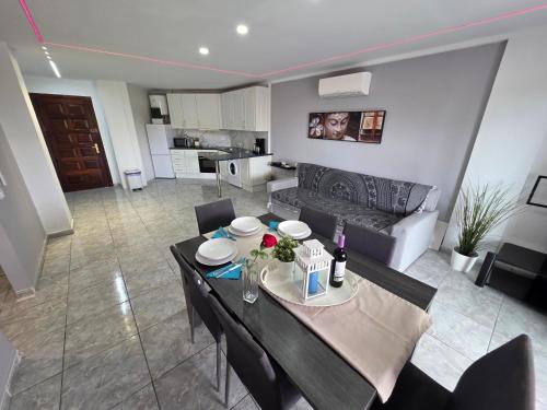 San Marino with heated pool, only 450 meters to the beach, aircondition, wifi