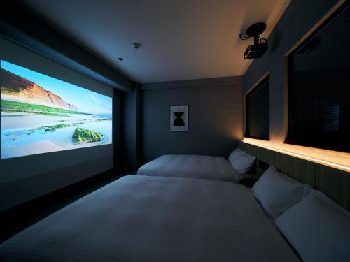 Una cama o camas en una habitación de LACER OKINAWA NAHA TOMARIPORT - Vacation STAY 56981v