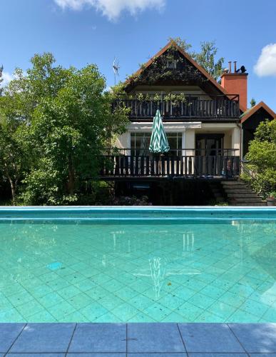Πισίνα στο ή κοντά στο Holiday Villa Żuromino