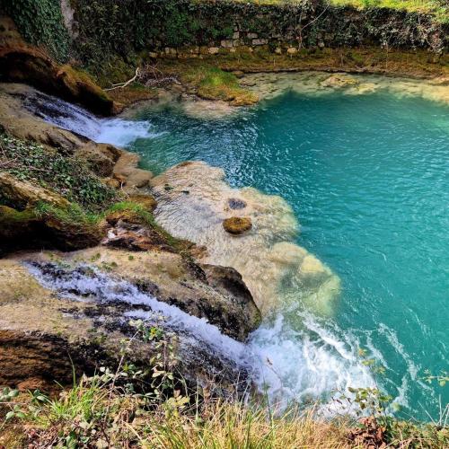 Photo de la galerie de l'établissement La Maison du Griffoul - Chambre bleue, à Salles-la-Source