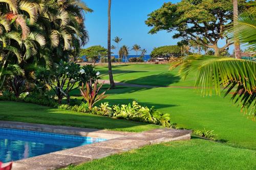 Πισίνα στο ή κοντά στο Hale Maia at Kukui ula - Elegant Pool Retreat with Golf Views in Poipu