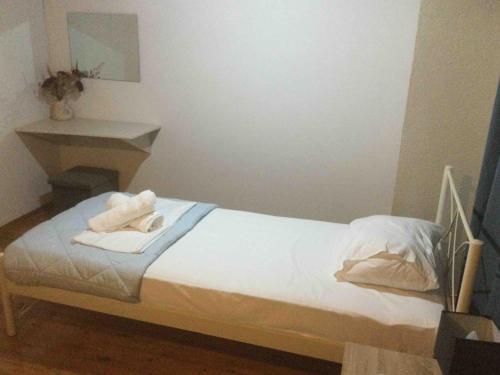 a bed with towels on it in a room at Harmony House Corfu in Kynopiástai