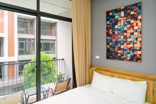 a bedroom with a bed and a window at Hayden Home Ocean Park 3 in Ðình Loan