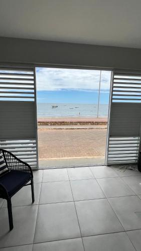 a empty room with a view of the beach at Casa do Airton in Icapuí