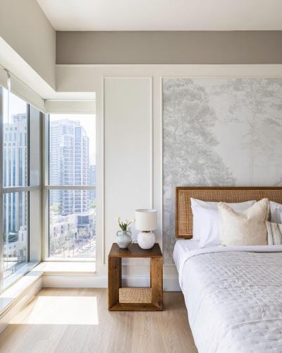 The Designer Suite Downtown Luxury 1-Bed photo 2