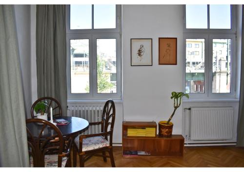 vintage house - LGBTQ & female friendly