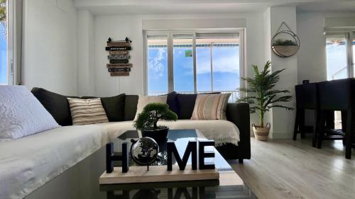 Et opholdsområde på Playa, terraza y parking LUXE