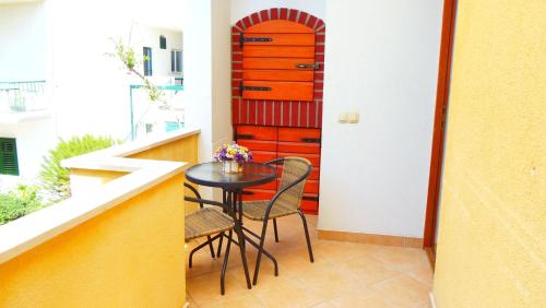 Apartment Levante Mit Balkon