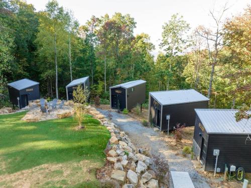 Κήπος έξω από το The Five Pines at Treetop Escapes