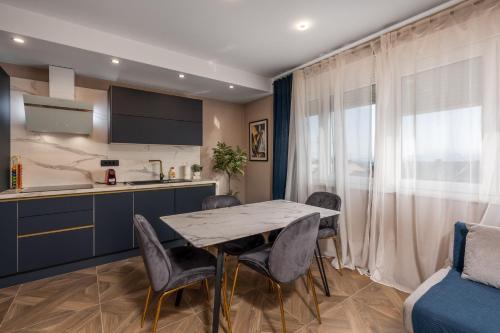 Adastra apartments with private parking ,sea view and floor heating