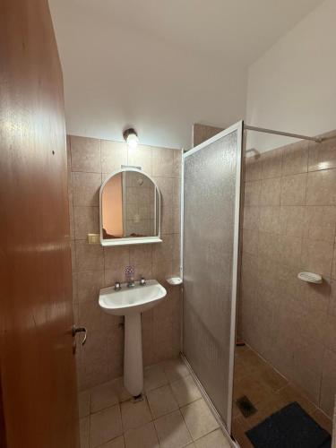 Ένα μπάνιο στο Complejo de la Villa - Apart Hotel