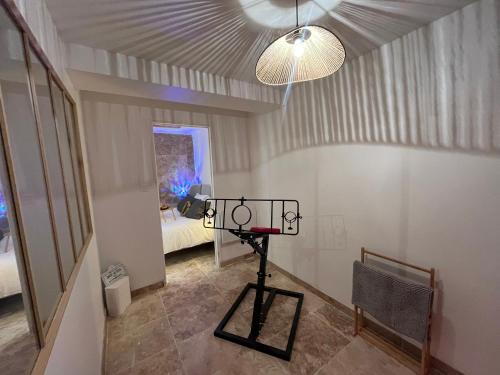 a room with a room with a bed and a light at love Art Room - bien être & Intimité in L'Ile-Bouchard