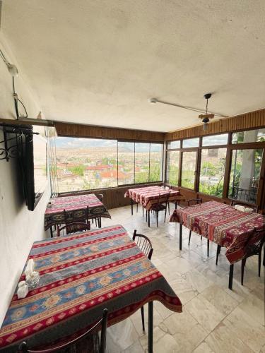 TV/trung tâm giải trí tại Avlu Cave House