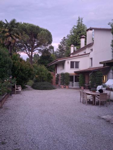 a house with a table and chairs in front of it at Le Terre Basse in Codroipo