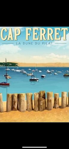 une affiche d'un port avec des bateaux dans l'eau dans l'établissement Chambre d'hôtes Villas du Plantier, à Andernos-les-Bains