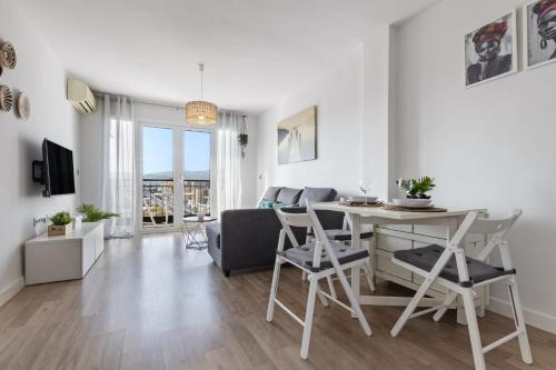 Europa Sur - Pet-Friendly 8th-Floor Apartment for 5 with Balcony, Lift and AC