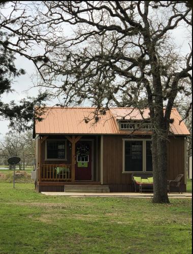 a house with a tree in front of it at Blitzen - Reindeer Ranch at Round Top in Carmine