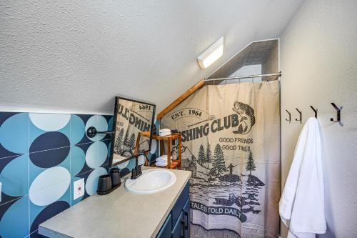 Ένα μπάνιο στο Day Trip to White Pass Luxe Cabin on Naches River