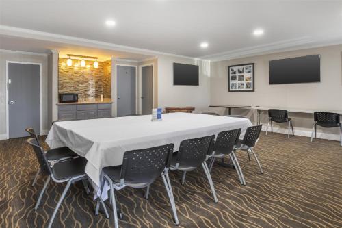 a conference room with a white table and chairs at Best Western Salisbury Plaza in Salisbury